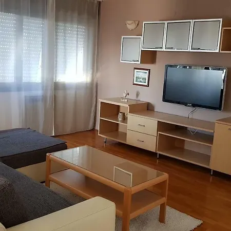 Apartment Apartman Aves *
