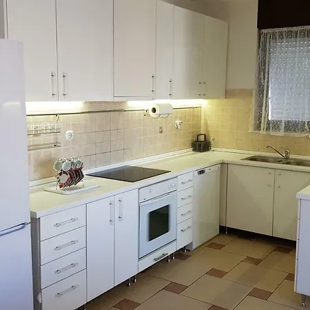 Apartman Aves Apartment